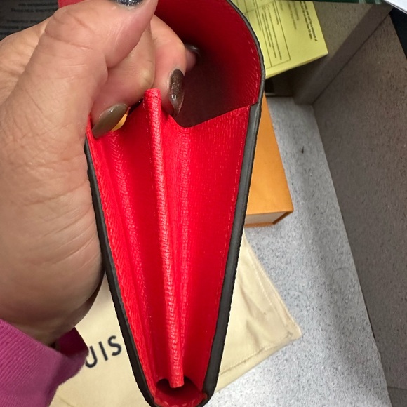 Tracking number - Picture 8 of 16